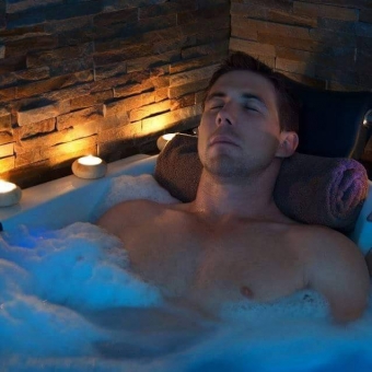 Ven disfruta del verdadero placer 0980526457 jacuzzi,sauna,masajes y mas....