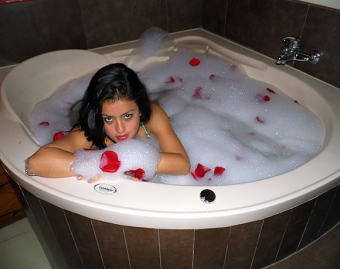 VEN Y DISFRUTA DEL VERDADERO PLACER 0980526457 JACUZZI,SAUNA,MASAJES Y MAS