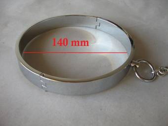 saphira sextoys. collar de servidumbre con pinzas en los pezones. acero inoxidable. Cerrando BTR tornillo. Peso 470 grs. Muy buena calidad. BDSM Bondage SM fetiche S&M.. Envíos a Navarra