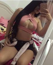 IRLANDA PIERNUDA Y NALGONA