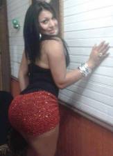 Soy una chica ardiente llena de pasión y lujuria.