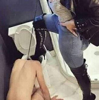 EXPERTA DOMINATRIX ,BUSCANDO PERROS!  PUES BIEN SI HAS LLEGADO HASTA AQUI ES POR ALGO..ESTAS DISPUESTO A SOMETERTE A MIS PLACERES Y CAPRICHOS?ESTAS A