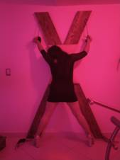 Dominatriz Profesional: sesiones online y presenciales  ¿Siempre has deseado estar a los pies de una hermosa Dama, servirla y complacerla en todas Sus