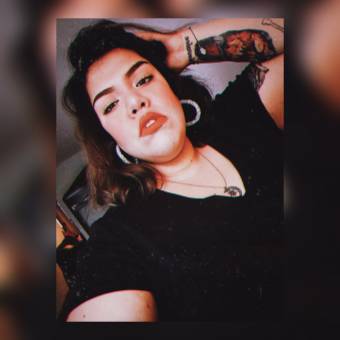 HOLA AMOR SOY NATH UNA JOVENCITA CURVILÍNEA DE 19 AÑOS
