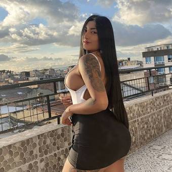 kine colombiana rosadita de un rico culito.