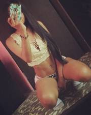 Chica complaciente desea un hombre bien caliente LLAMAME AL 803 464 372