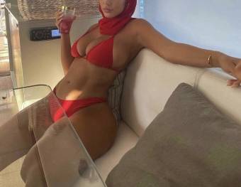 Dama de compañía discreta y real