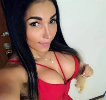 Me encantaría tragarme tu semen.