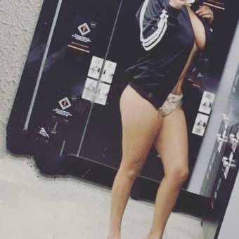 Hola soy Xiomara una terapeuta profesional   tierna guapa de piel muy merenita y   con buena imagen que te dejara encantado.    Espero ansiosa darte e