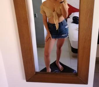 QUIERES A UNA MUJER REAL PETITTE Y CALIENTE SOLO TIENES QUE HABLARME