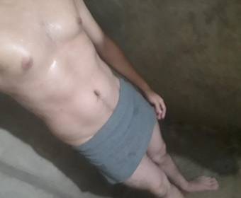 Macho joven tronador de culitos ardientes