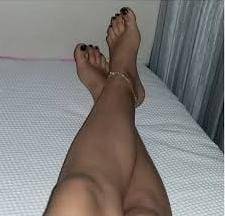 *QUIERO DELICIOSA CORRIDA EN TUS PIES