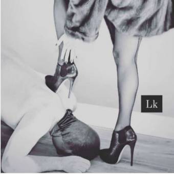 Domina profesional para sexting