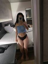 REBECA UNA CHICA PETITE DE 23 AÑOS LISTA PARA COMPLACERTE