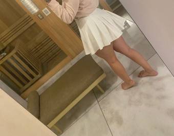una chica joven sexy y muy alegre