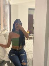 LANNA DE 18 AÑOS UNA CHICA JOVEN HERMOSA DE PIES A CABEZA