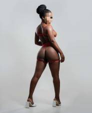 Morena super nalgona y lo mejor colombiana