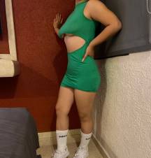 ABRIL UNA CHICA MUY HERMOSA Y SENSUAL