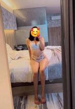 Bonita flaquita, de piel suave y aperlada