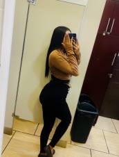 Joven guapa amante del ejercicio y del placer