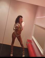 SOY  JAZMIN  UNA MASAJISTA DE  AÑOS. DISFRUTA DE LOS MEJORES MASAJES RELAJANTES Y UN MASAJE CUERPO A CUERPO QUE TE TRAERÁ RELAJACIÓN, PUEDES VENIR A M