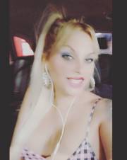 Jovencita ama lady con casa rural y mazmorra