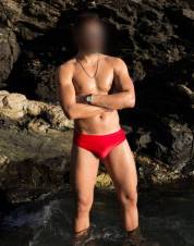 Chico joven por Granada, 18cm de amor