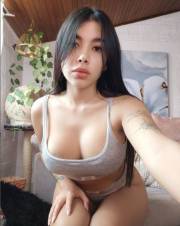 Sexy muñeca dispuesta a complacerte delicioso