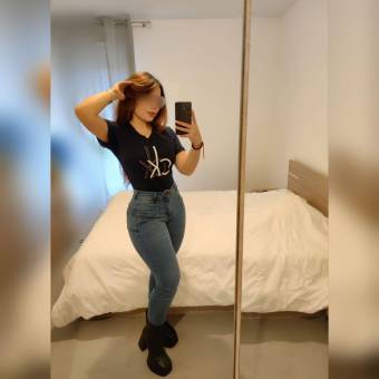 HOLA MIS AMORES MI NOMBRE KATALINA  ES UNA BELLA CHICA LATINA DE 21 AÑOS QUE SIN DUDA ALGUNA TE ENSEÑARA LOS PLACERES DE VIVIR UNA AVENTURA CON UNA JO