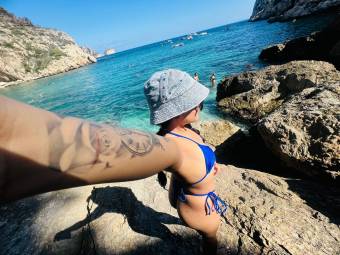 soy una chica nueva por esta zona con ganas de conocer hombres y divertirme mucho si quieres quedar con migo y complacerme escribeme o llamame cariño
