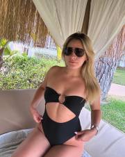 ATRACTIVA CHICA LATINA