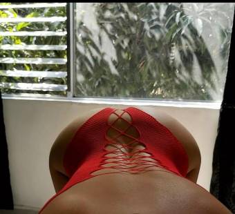 PERRITA EN CALOR, GUARRITA Y MUY FIESTERA//SALIDAS