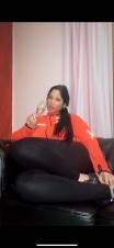 UNA LATINA DE BUENAS CURVAS Y CON GANAS DE FOLLAR