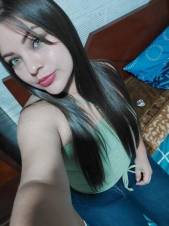 soy una tia con curvas y lindos pechos,