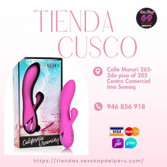 Sumérgete en piscinas de placer y fantasías bañadas por el sol con el elegante California Dreaming™ MALBU MIX. El lujoso masajeador vibratorio tiene 1