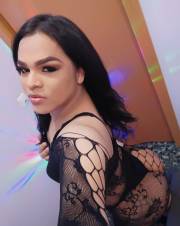 HERMOSA TRANS CON PIEL DE MUÑECA MUY CACHONDA