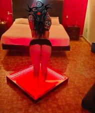¿Qué es el JOI y cómo tomar el control en mi room?mm  El JOI son las siglas en inglés de “jerk off instructions” (en español: instrucciones para hace
