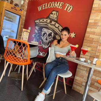 LATINA CALIENTE Y SUMISA