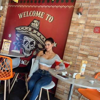PERUANA SIMPATICA Y HERMOSA