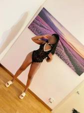 MORENA MUY SEXY Y COMPLACIENTE