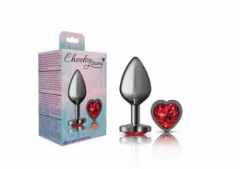 Tiene la forma de lágrima de color gris plomo con una brillante gema acrílica en forma de corazón  rojo intenso.