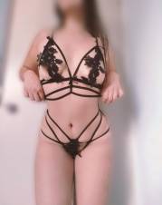 Soy Yeisy escort delgada complaciente y con ganas
