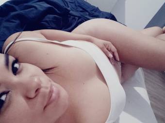 X. QUIERO TU POLLA LECHOSA EN MI BOCA