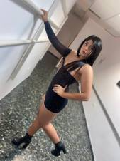 MUY JUGUETONA Y CON TREMENDA POLLA LECHERA