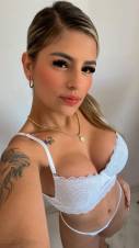 LATINA FIESTERA CON UN COÑO DE LUJO
