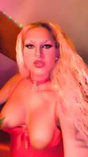 Pide tu sesión con ama lady Victoria..rubia