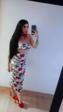 HERMOSA Y COMPLACIENTE MUJER CON PENE