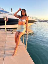MI AMOR SOY MIAH UNA CHICA VENEZOLANA DE 25AÑOS LLEGADA HACE POCO AQUÍ A BARCELONA, CON GANAS DE CONOCER UN POCO DE ESTA HERMOSA CIUDAD POR ESO QUIERO