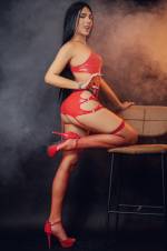 CHICA TRANS CALIENTE Y VERSATIL
