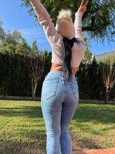 DANIELA UNA PEQUEÑA MUJER ........... super activa